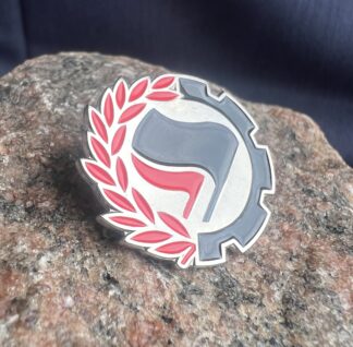 Pin: Antifa - kugghjul och krans